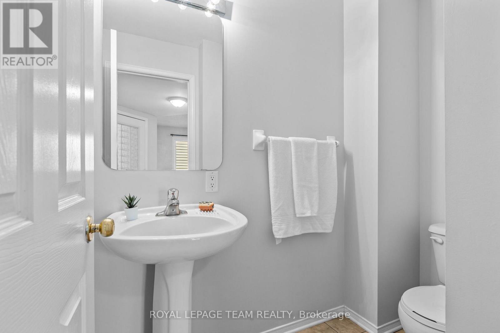 92 WOLFF CRESCENT - 15