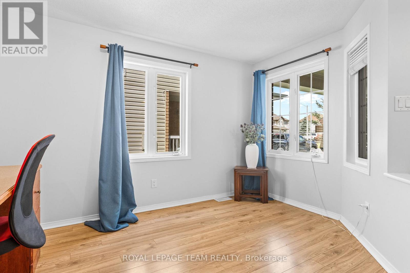92 WOLFF CRESCENT - 17