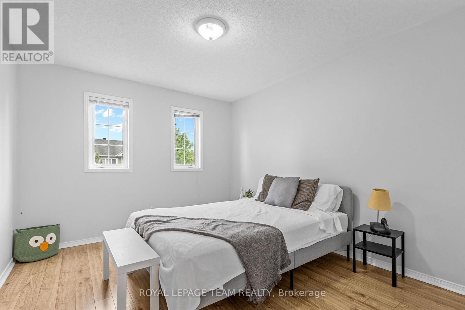 92 WOLFF CRESCENT - 21