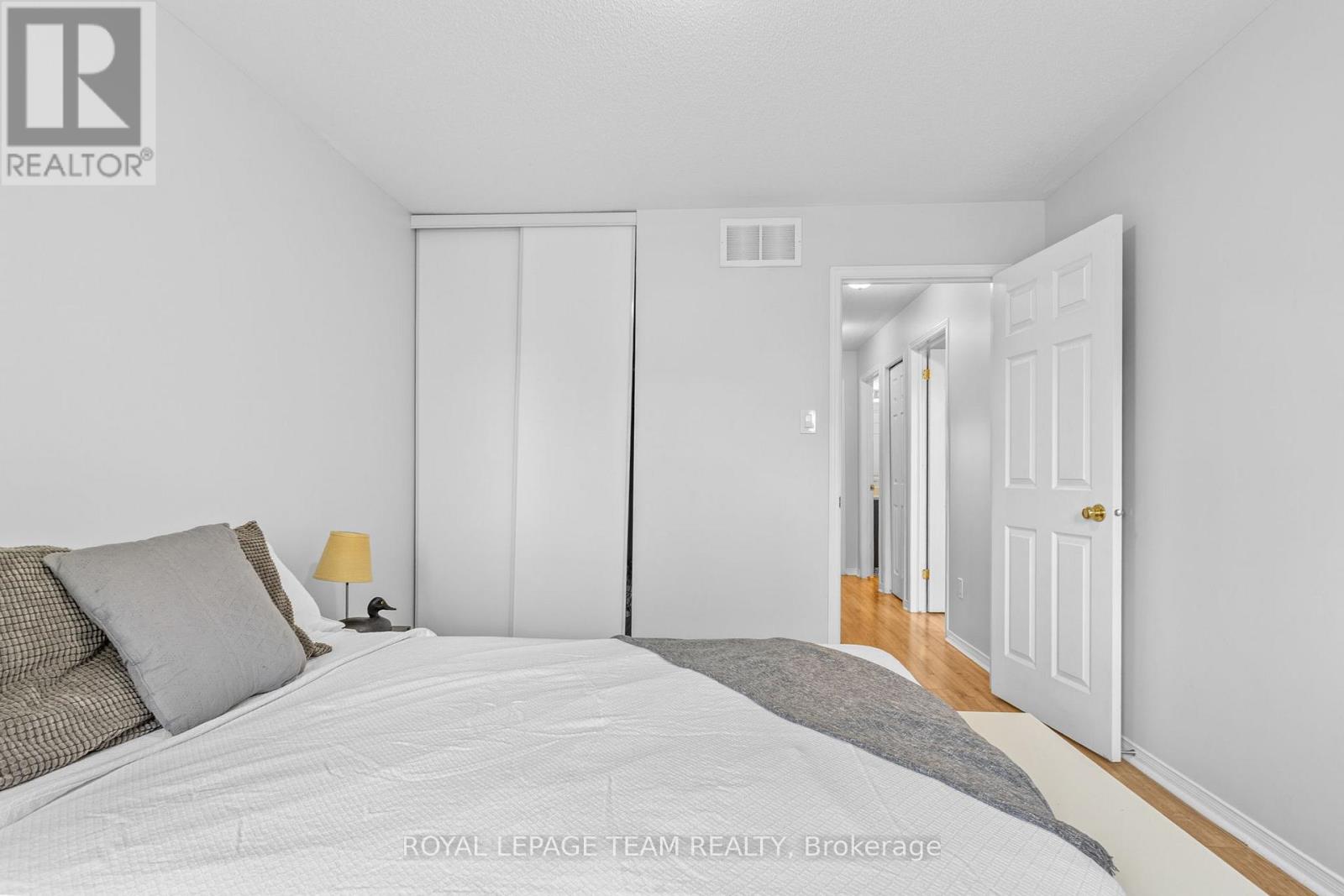 92 WOLFF CRESCENT - 22