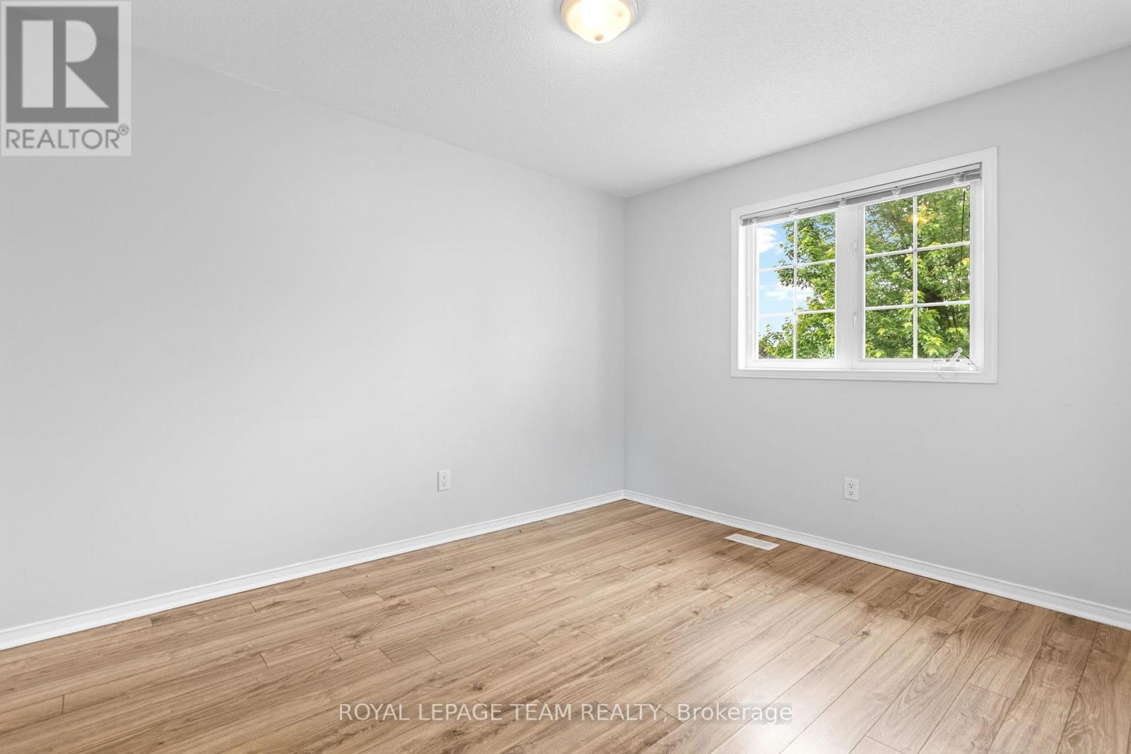 92 WOLFF CRESCENT - 24