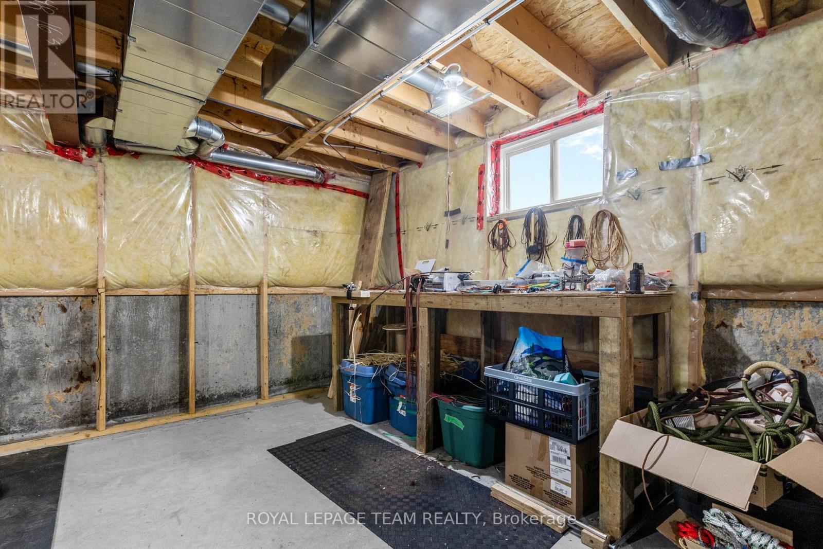 92 WOLFF CRESCENT - 27