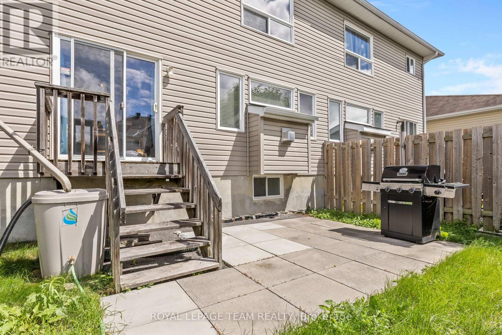 92 WOLFF CRESCENT - 28