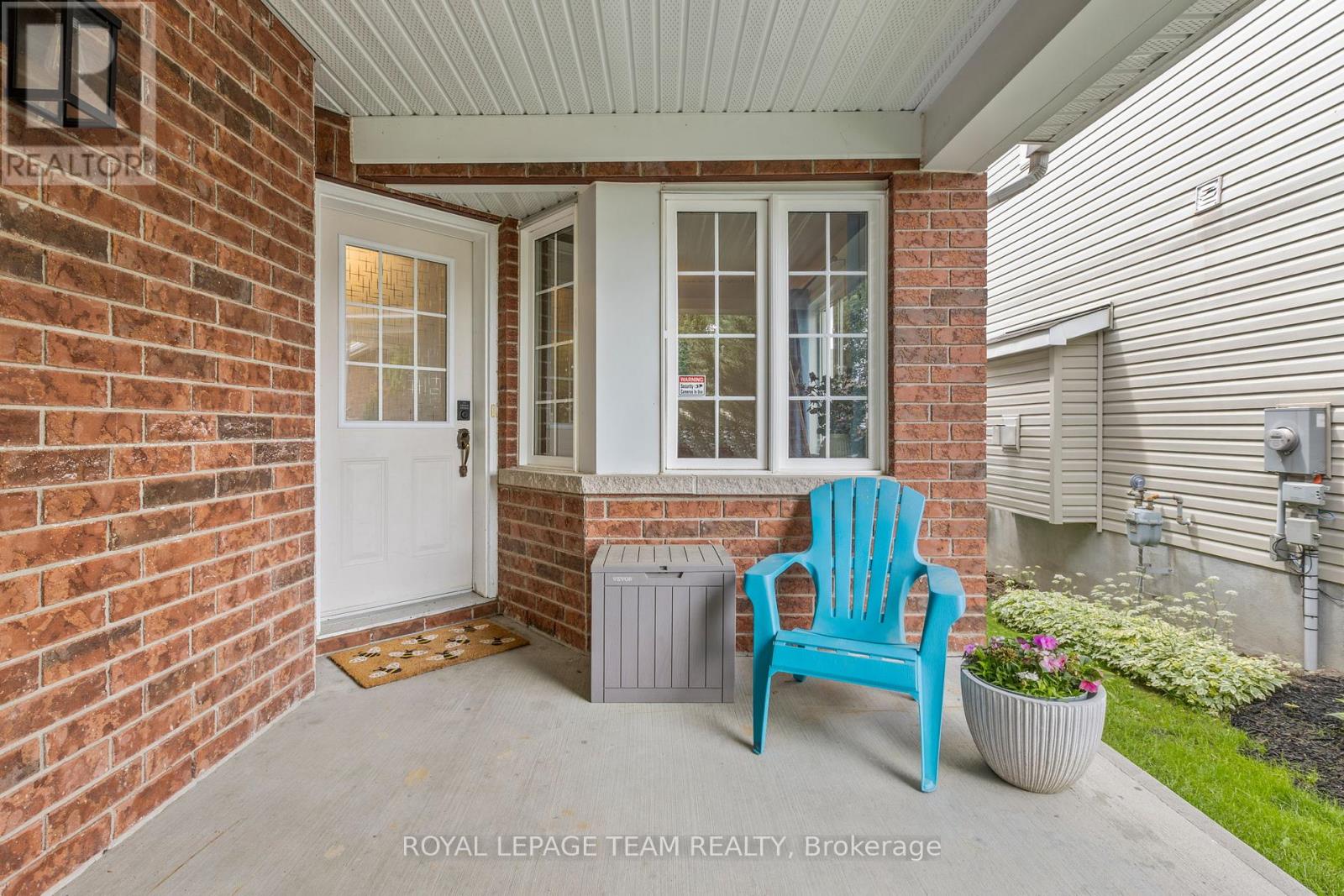 92 WOLFF CRESCENT - 3