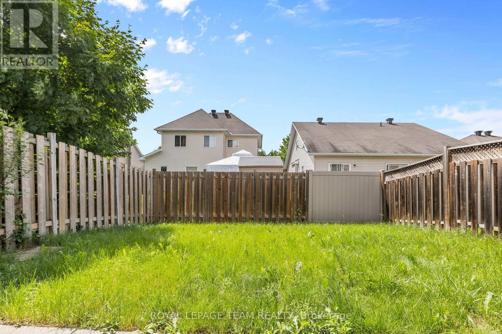 92 WOLFF CRESCENT - 30