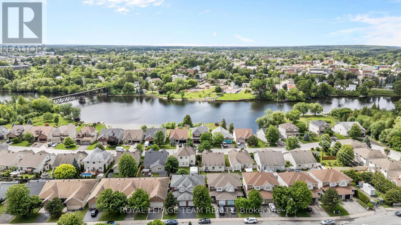 92 WOLFF CRESCENT - 33