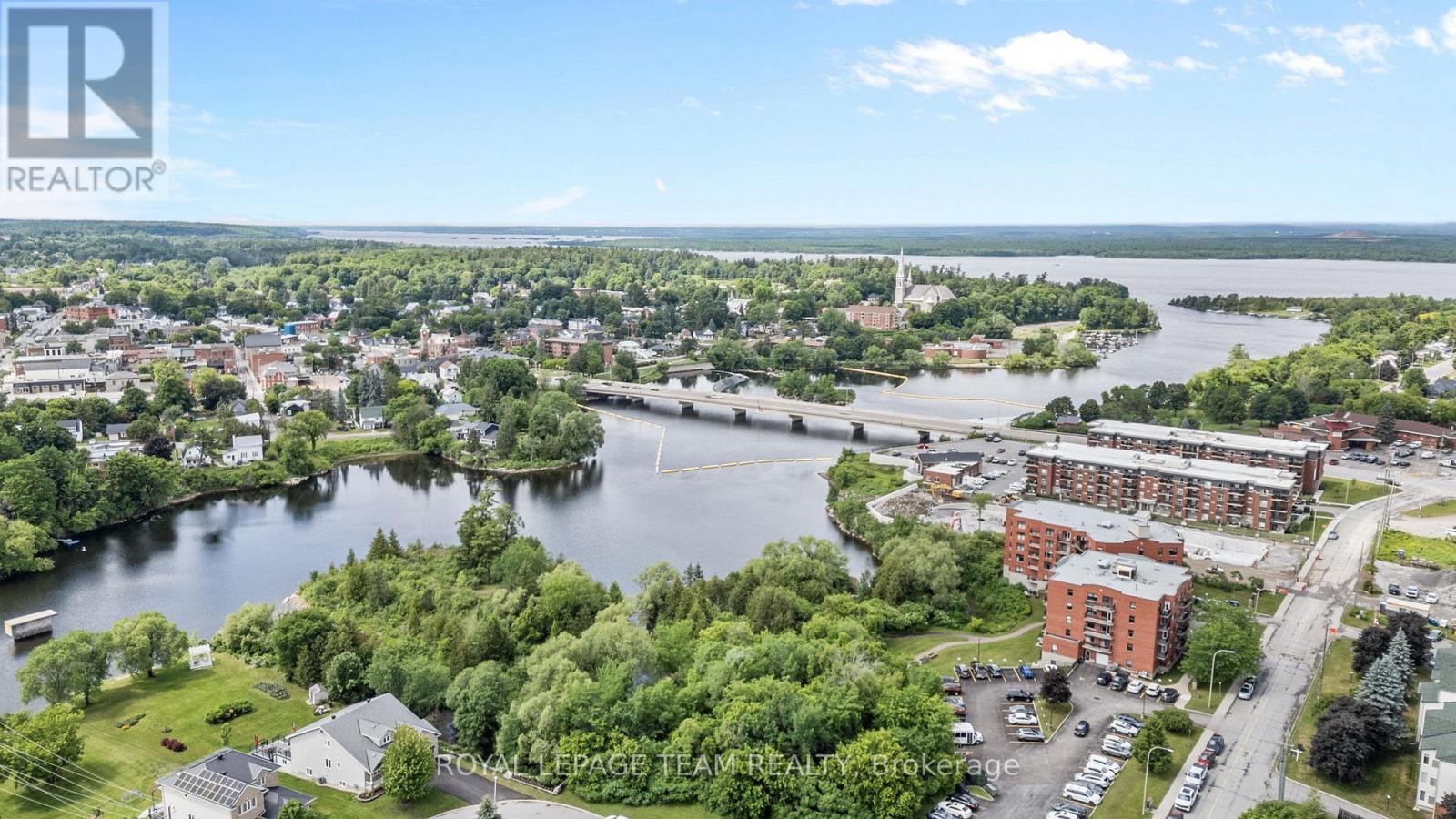 92 WOLFF CRESCENT - 35