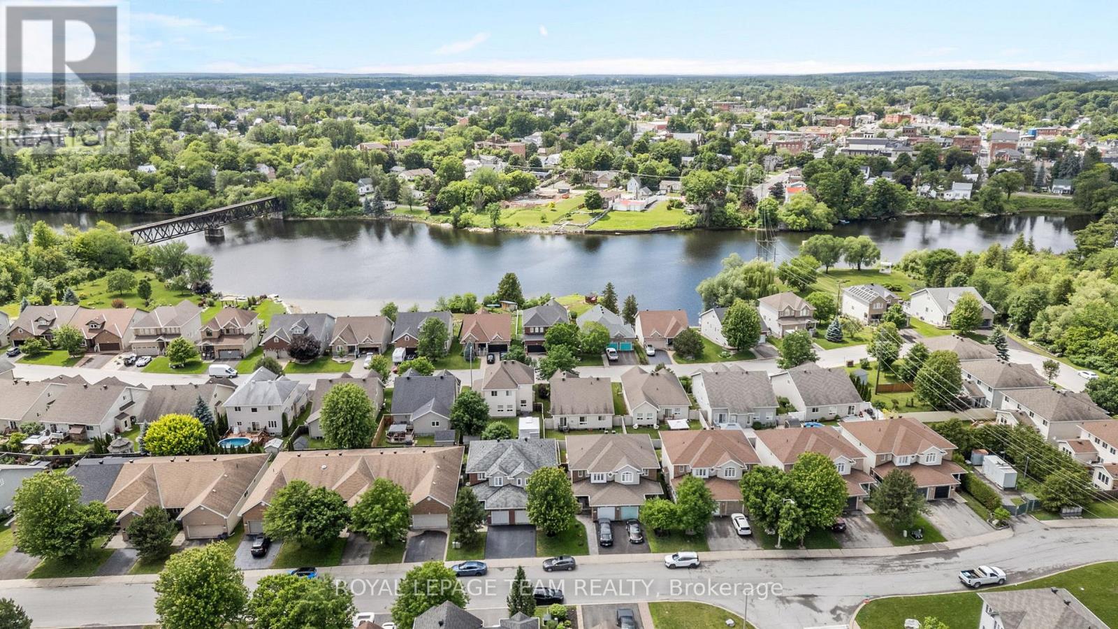 92 WOLFF CRESCENT - 36