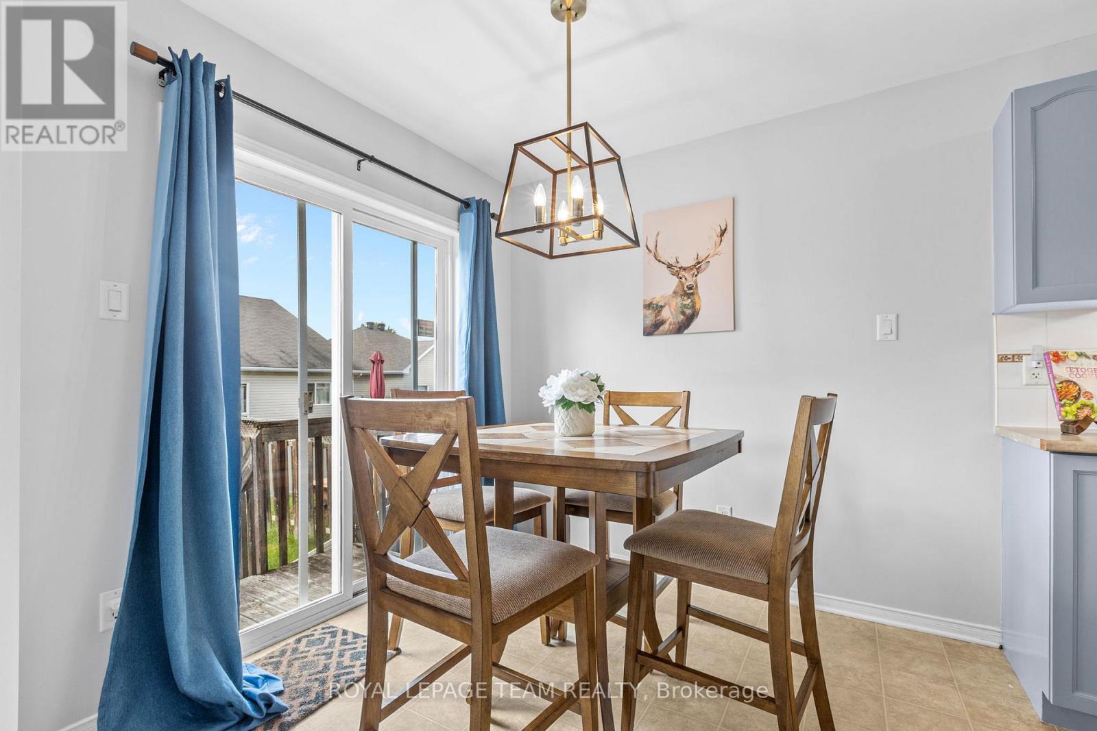 92 WOLFF CRESCENT - 7