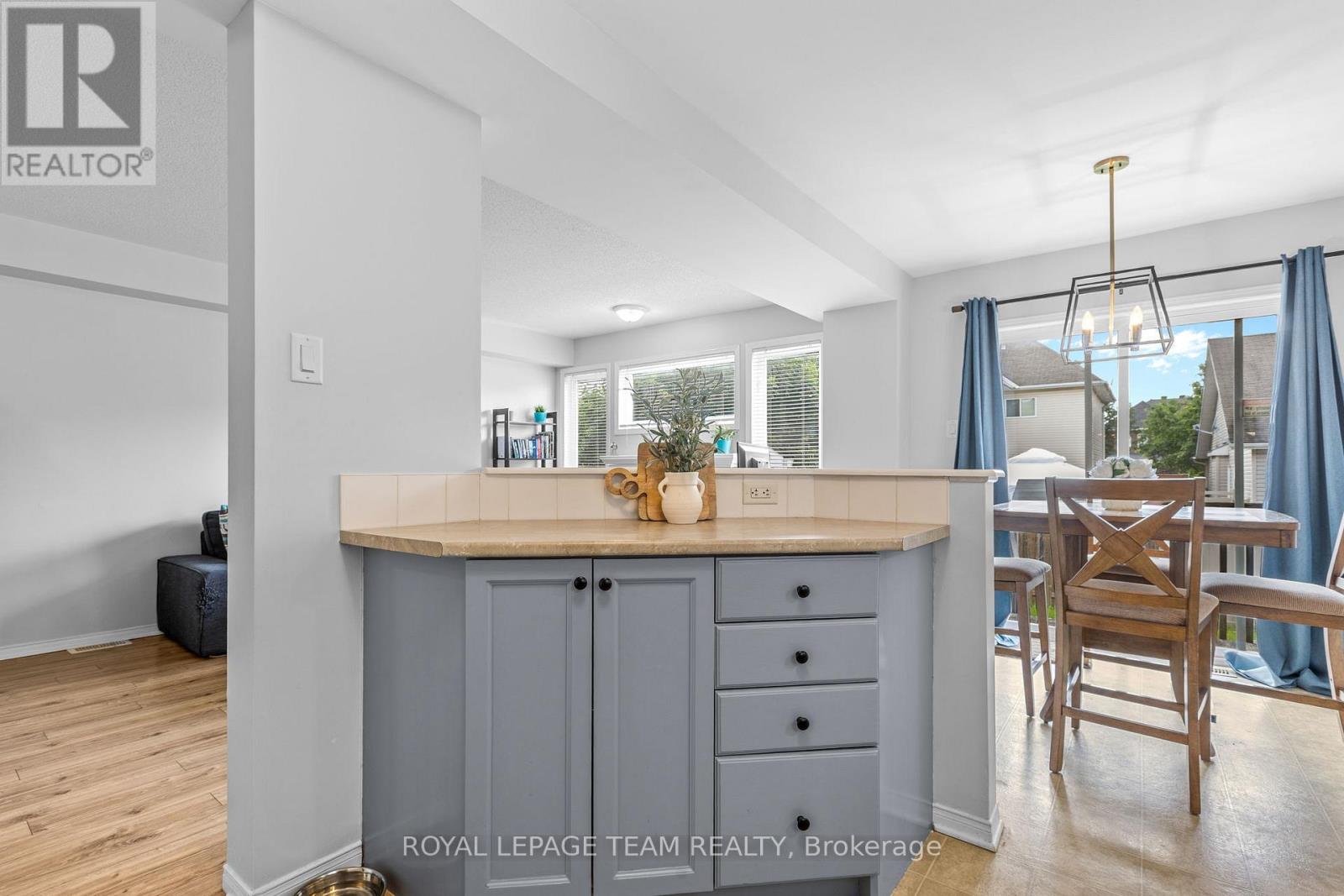 92 WOLFF CRESCENT - 8