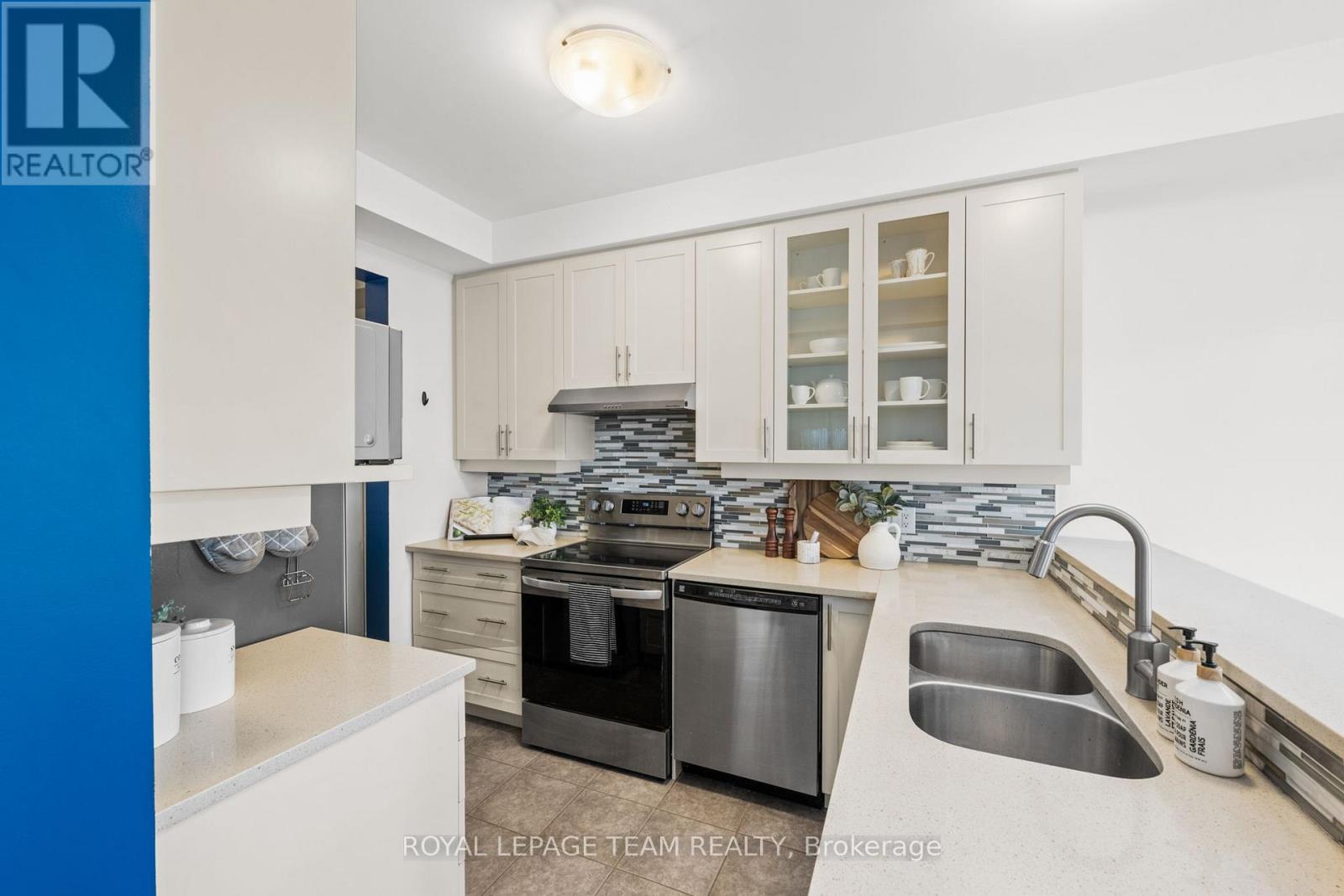 102 LOCHNAW PRIVATE - 15