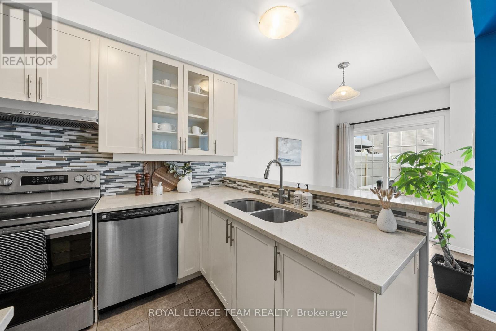 102 LOCHNAW PRIVATE - 16
