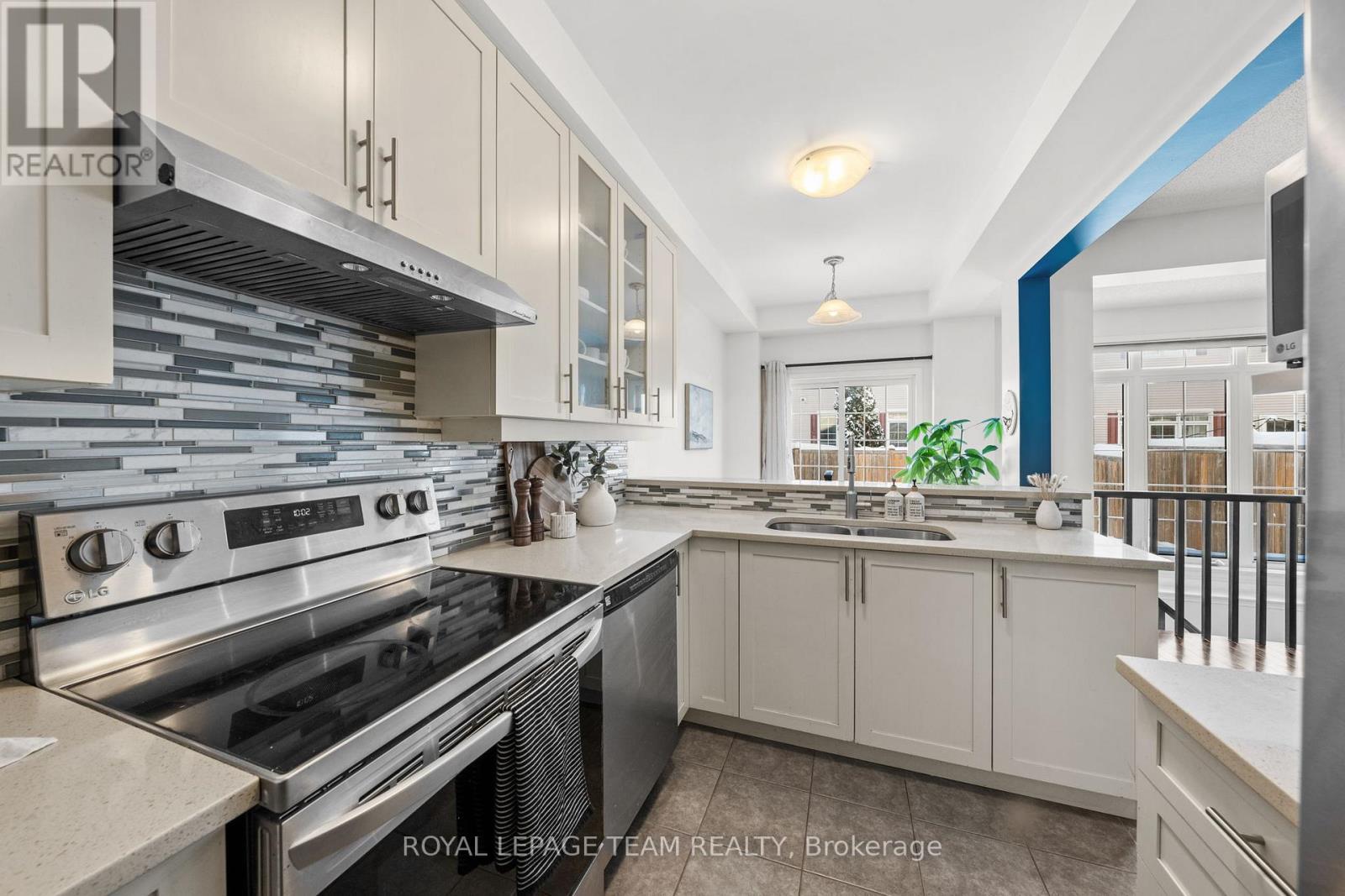 102 LOCHNAW PRIVATE - 18