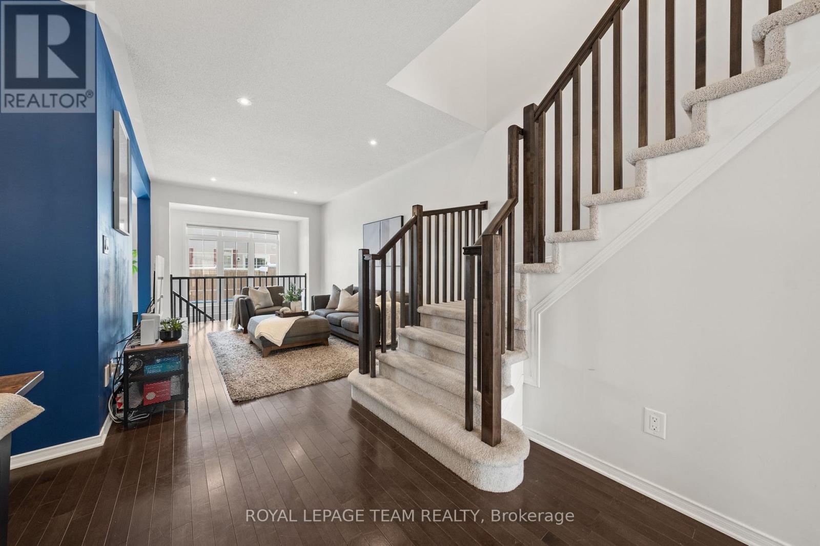 102 LOCHNAW PRIVATE - 24