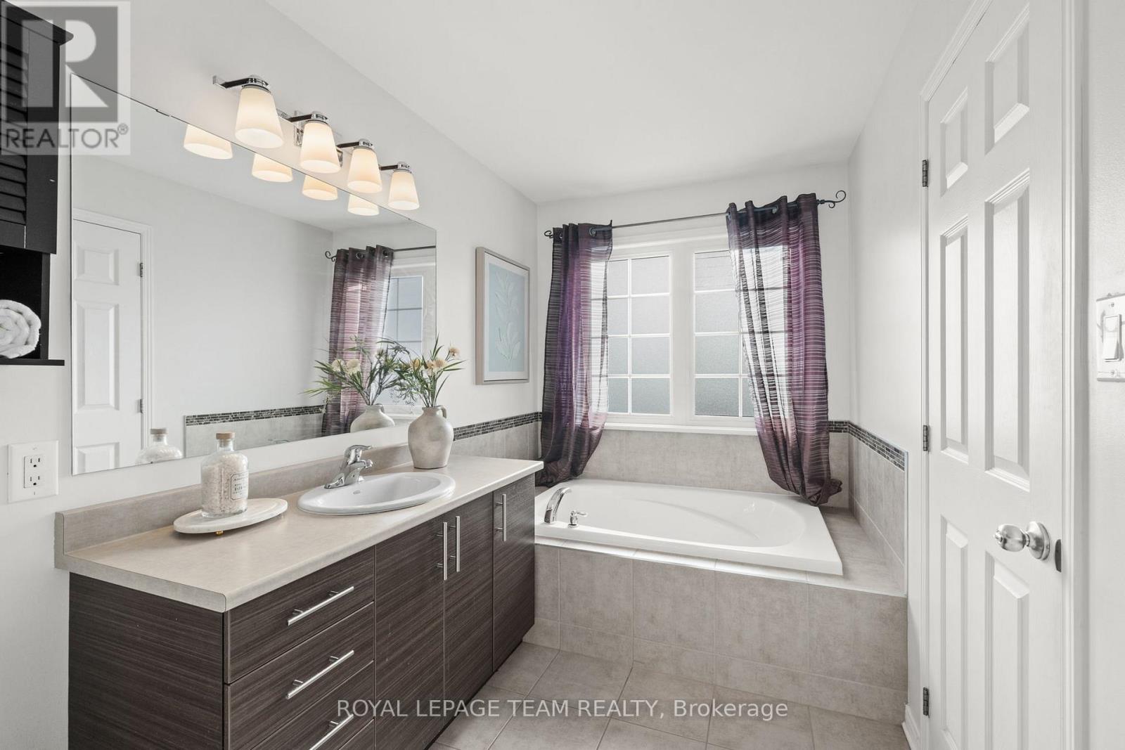 102 LOCHNAW PRIVATE - 31