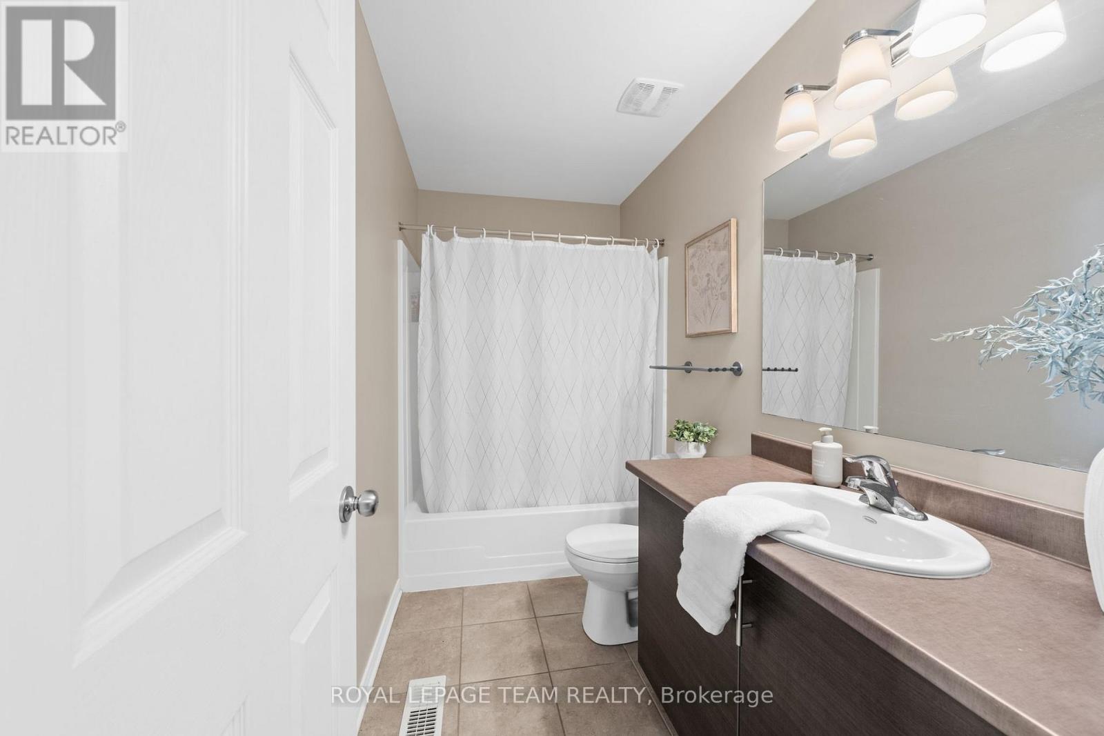 102 LOCHNAW PRIVATE - 36