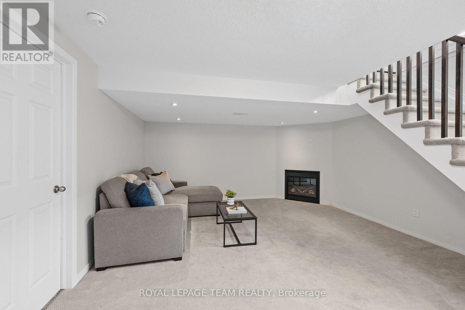 102 LOCHNAW PRIVATE - 42