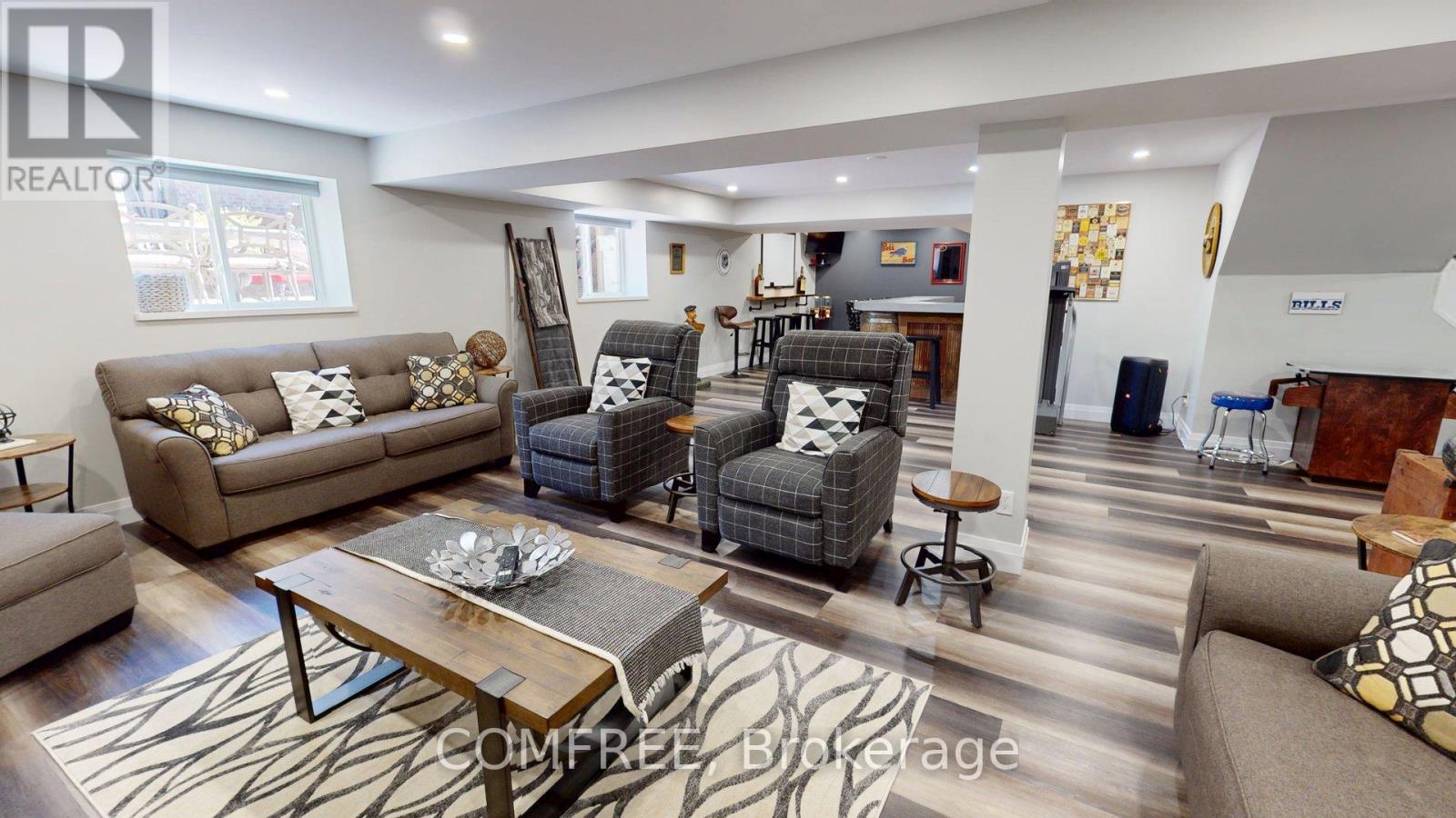39 FALCON COURT - 31