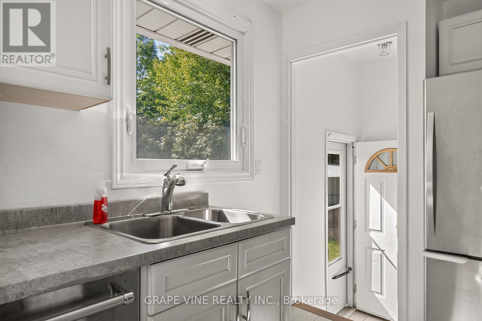 104 ORIOLE AVENUE - 14
