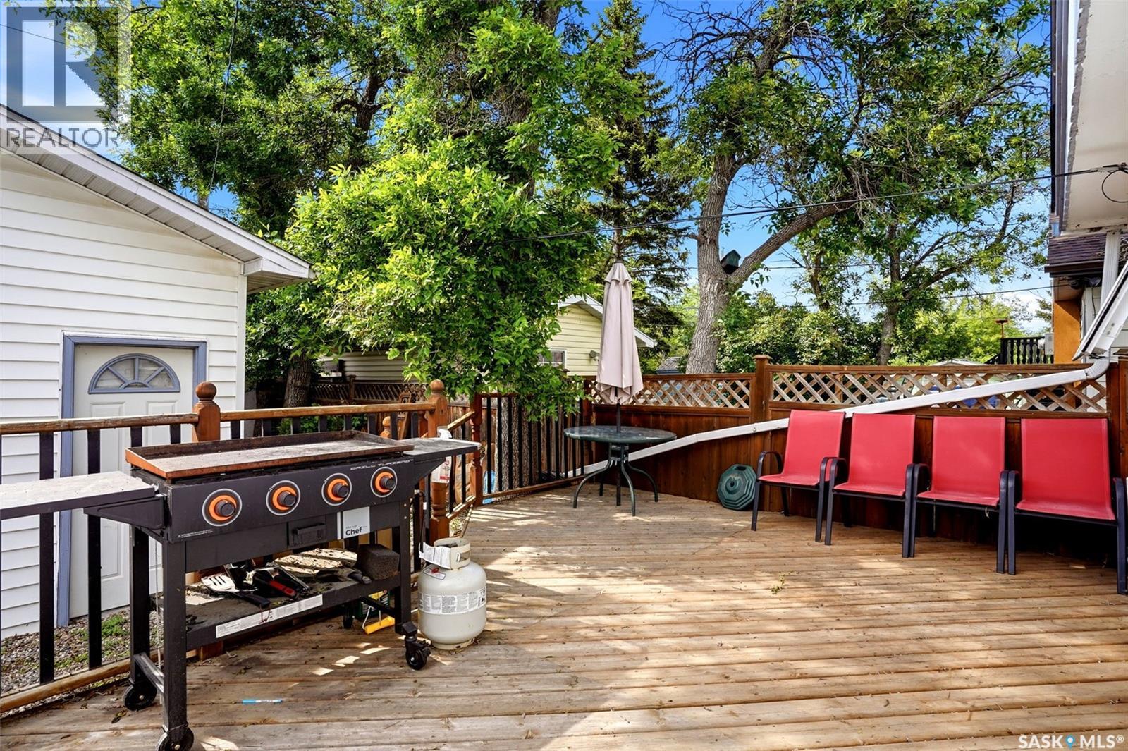 1860 Alexandra STREET — photo 23