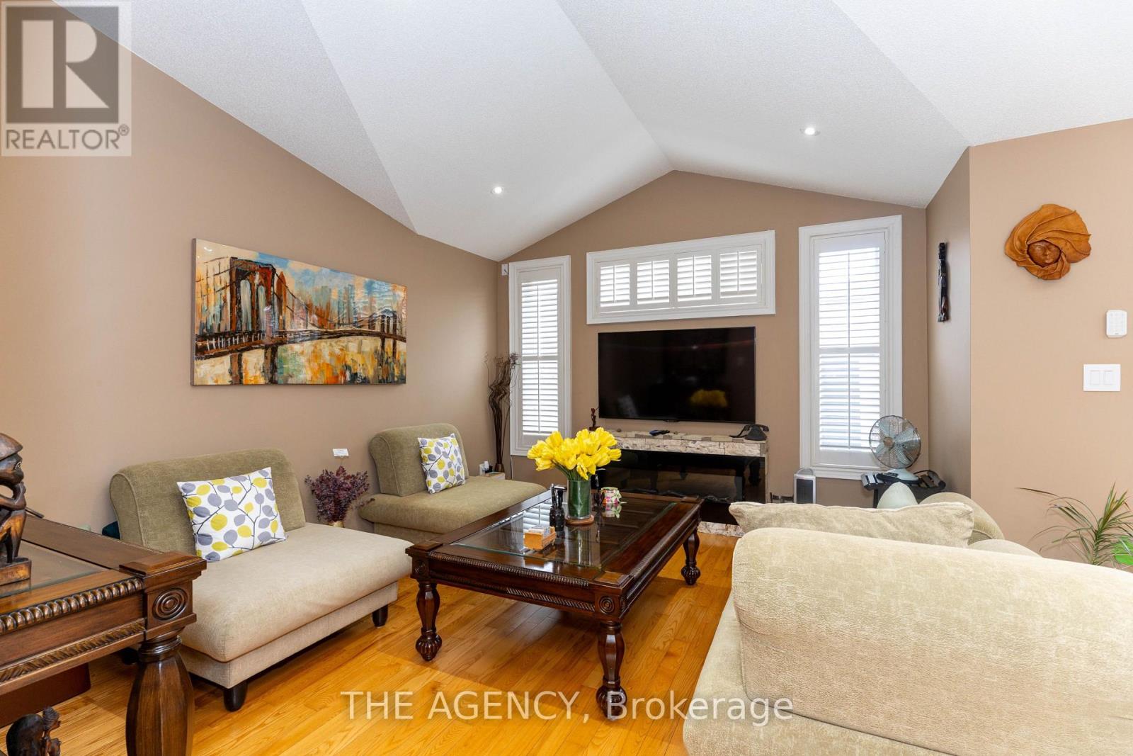 54 THAMES DRIVE - 16