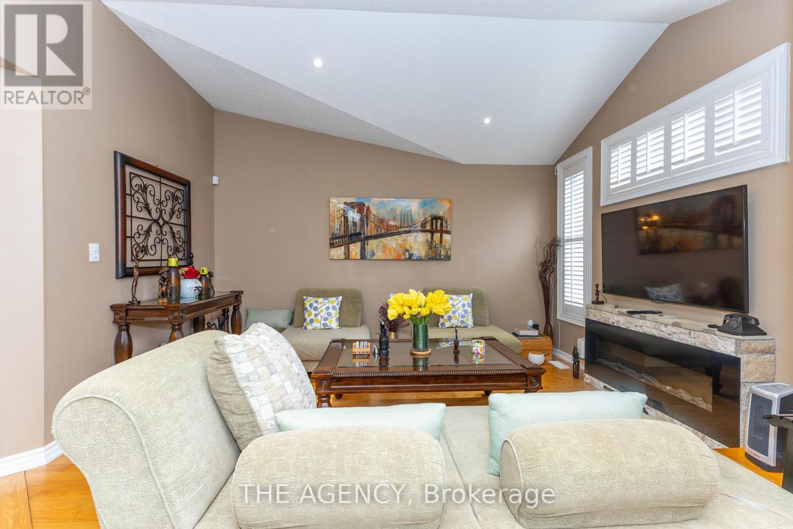 54 THAMES DRIVE - 18