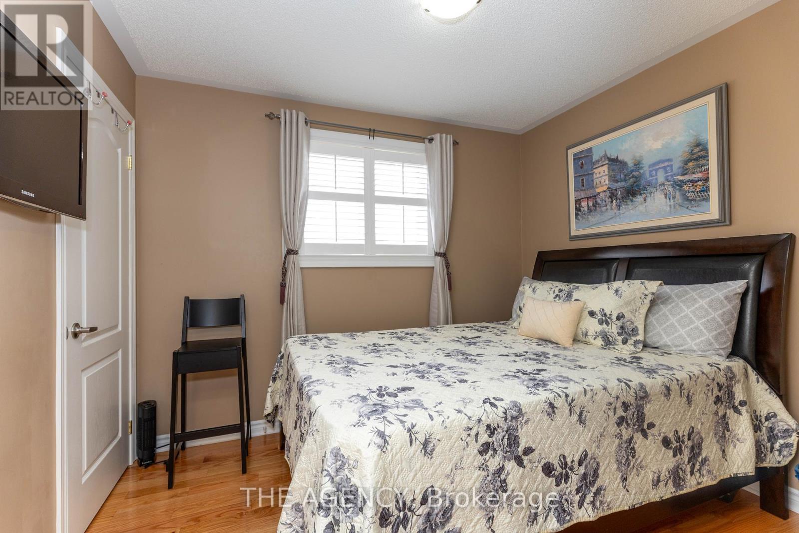 54 THAMES DRIVE - 27