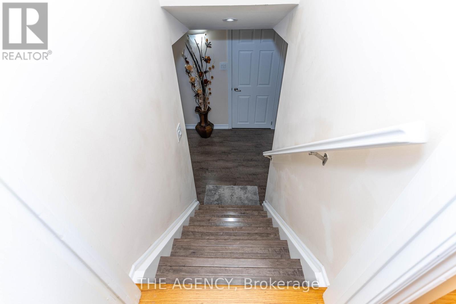 54 THAMES DRIVE - 30
