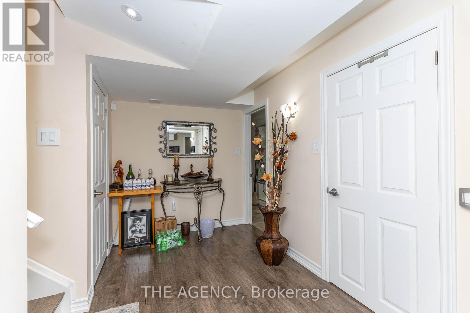 54 THAMES DRIVE - 32