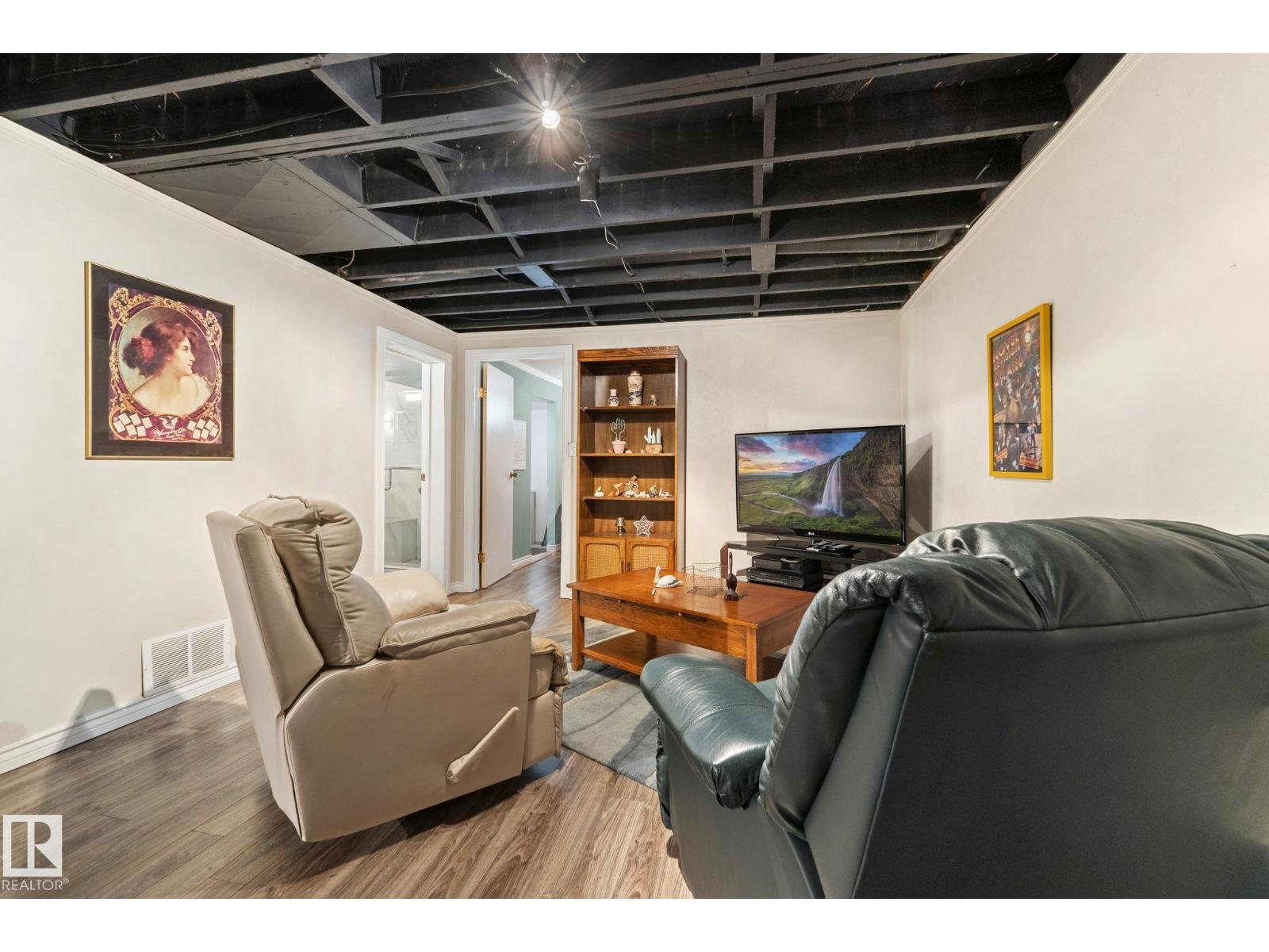 13411 105 ST NW - 35