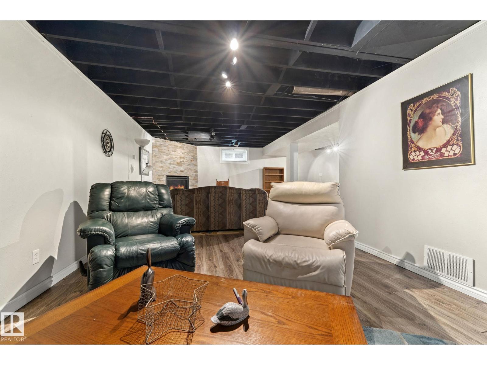 13411 105 ST NW - 37