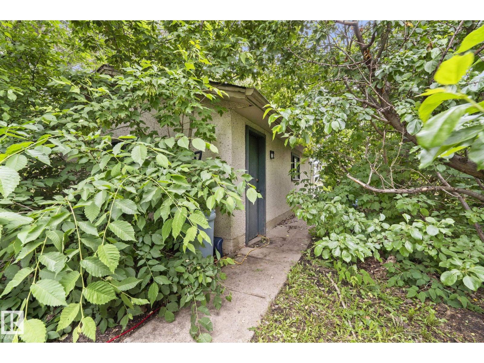 13411 105 ST NW - 50