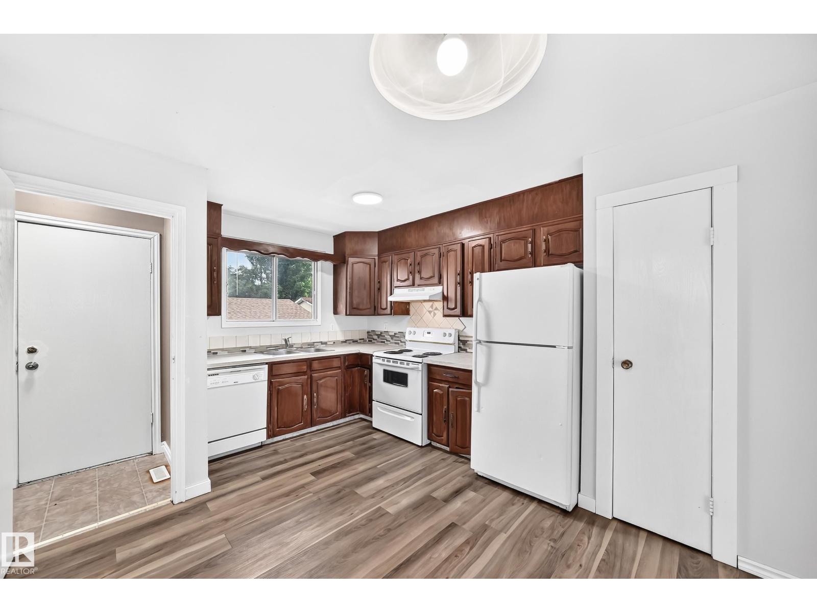 1103 56 ST NW - photo 3