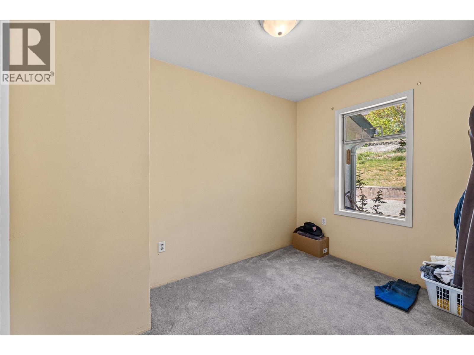 6488 Renfrew Road - 12