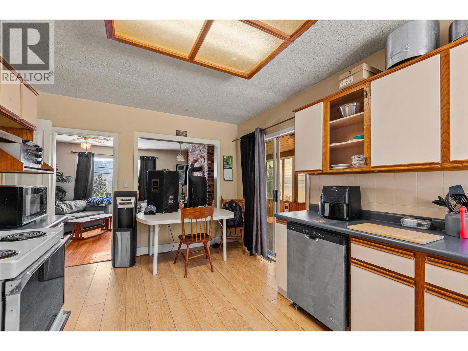 6488 Renfrew Road - 7