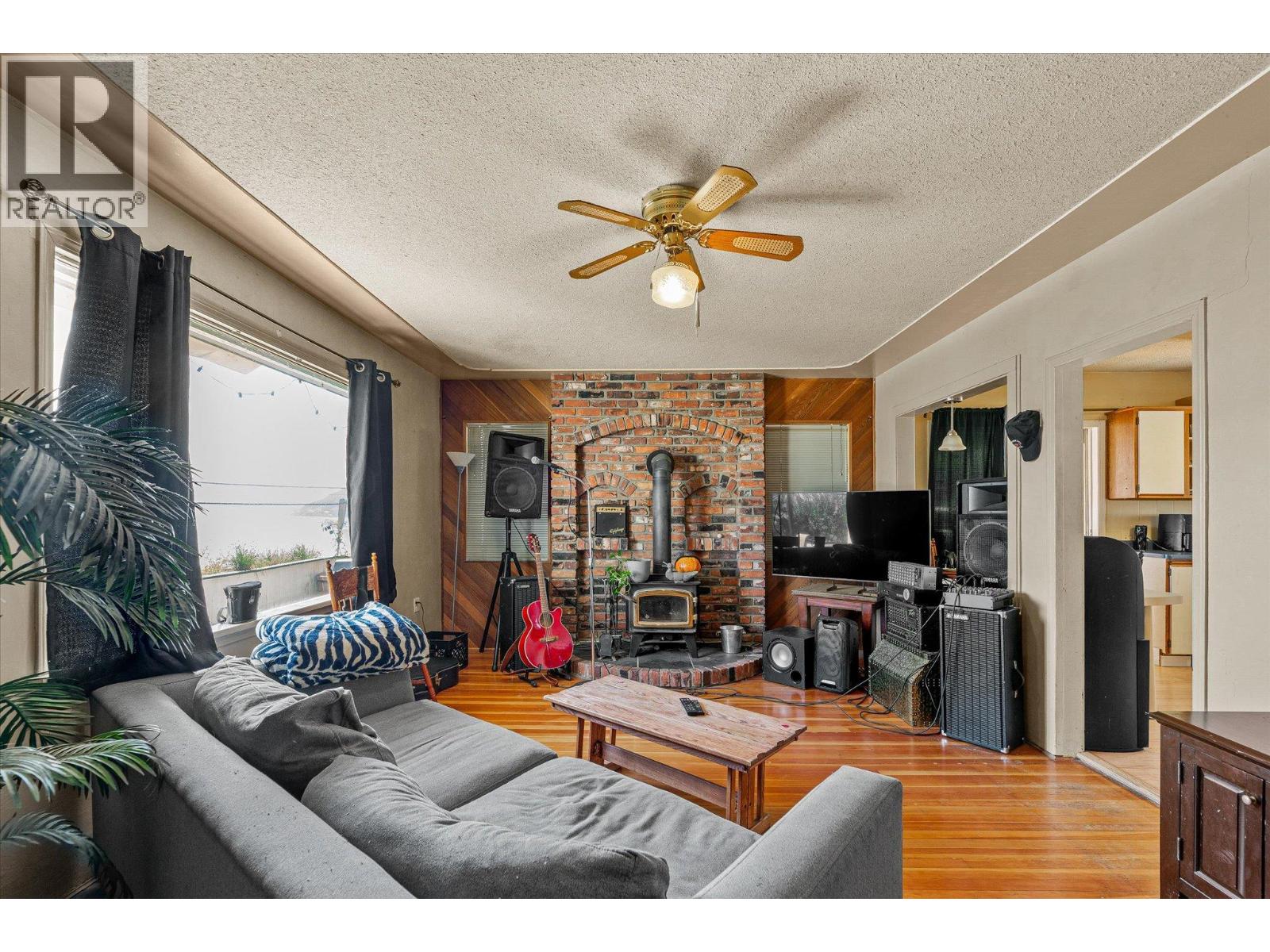 6488 Renfrew Road - 9