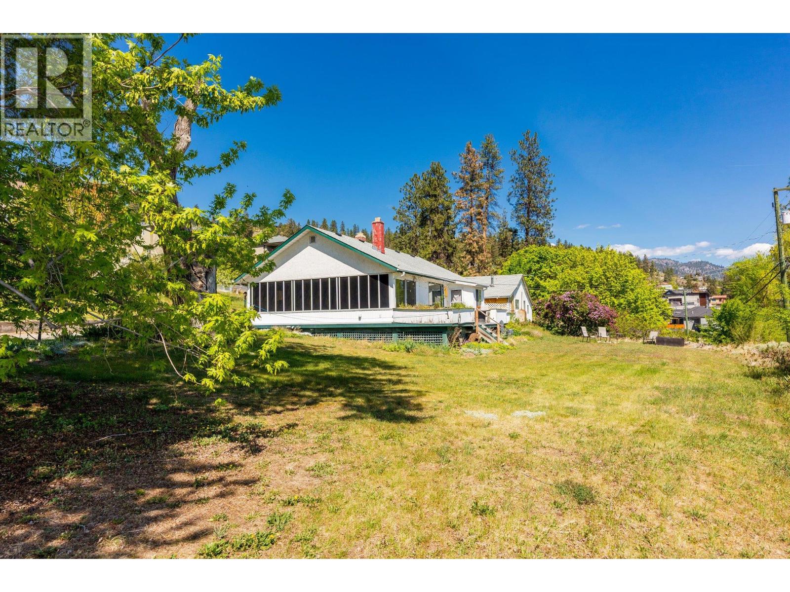 6488 Renfrew Road - 26