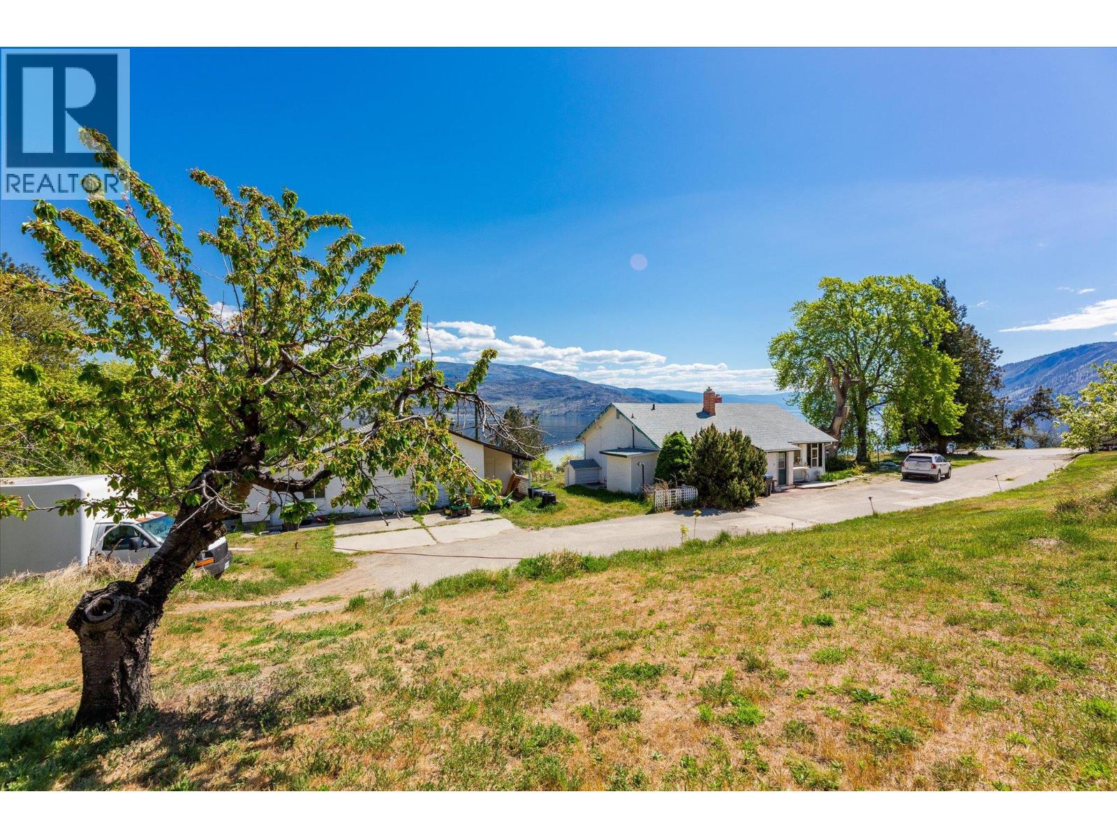 6488 Renfrew Road - 33