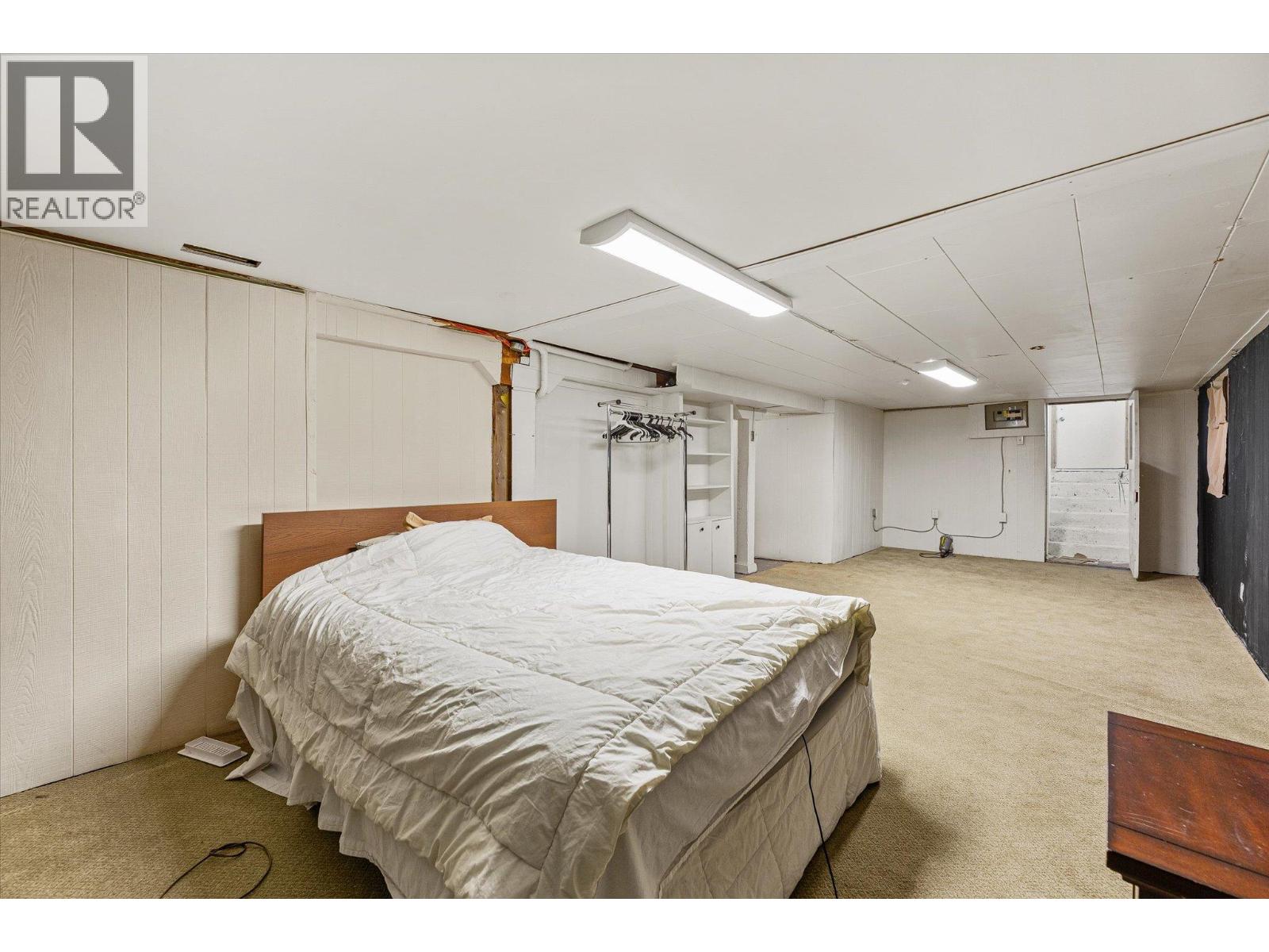 6488 Renfrew Road - 18