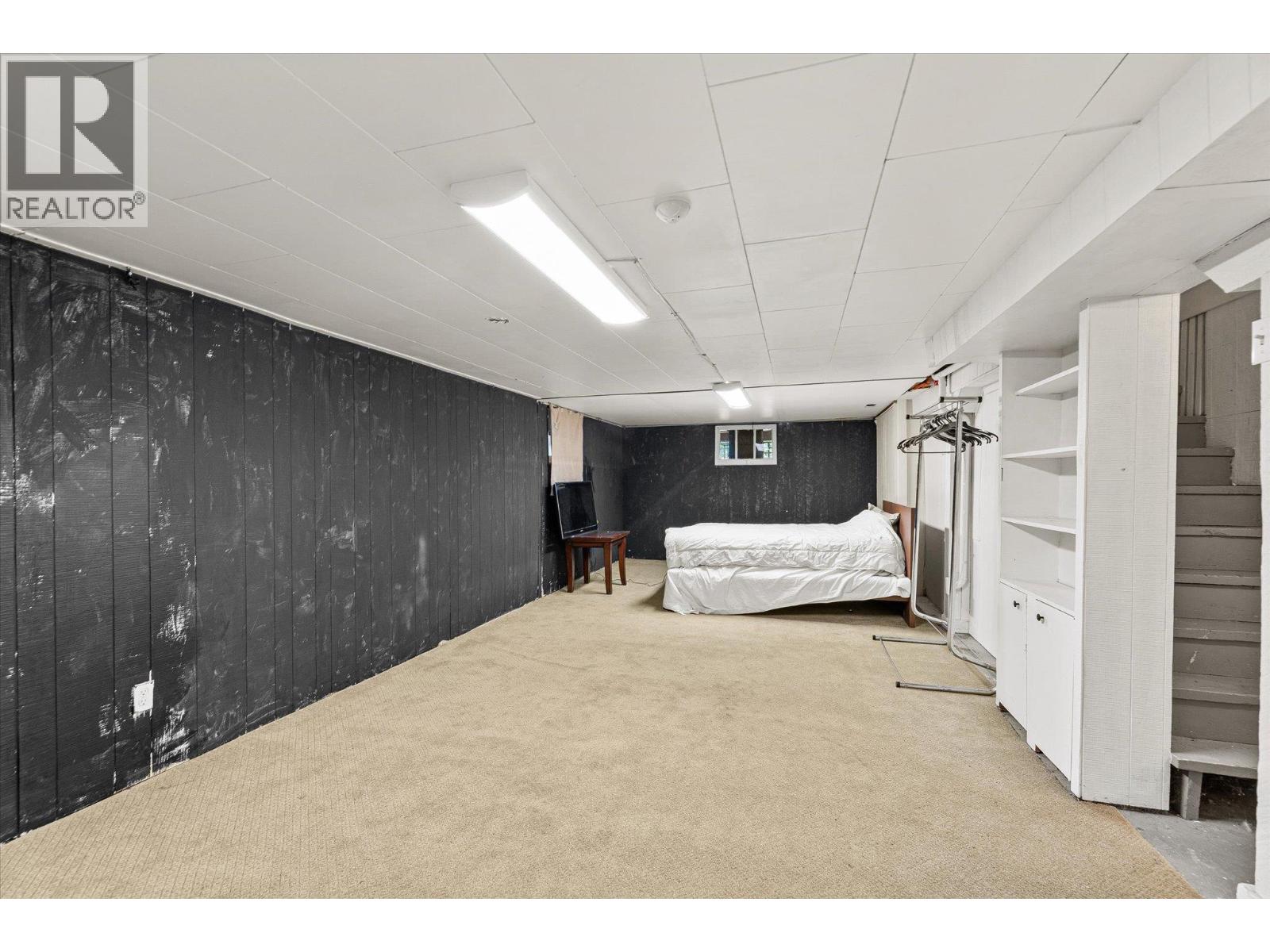 6488 Renfrew Road - 17