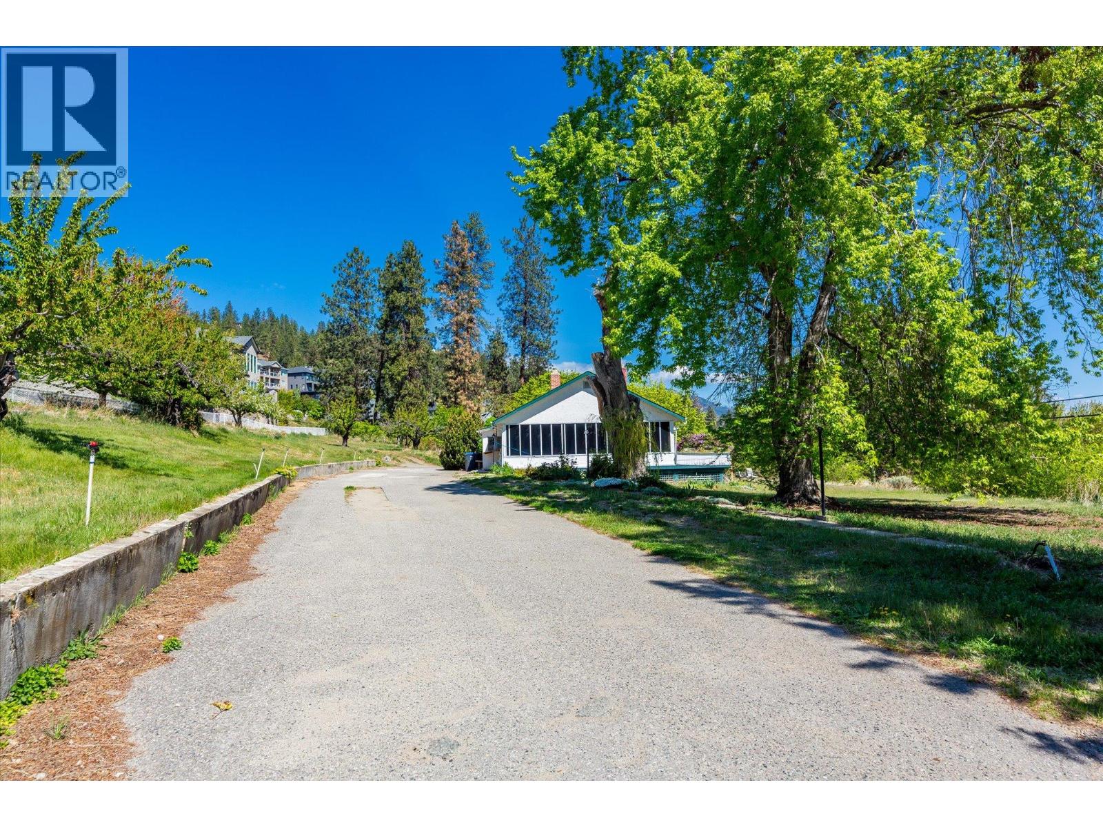 6488 Renfrew Road - 24