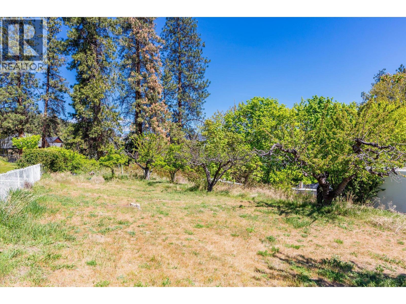 6488 Renfrew Road - 32
