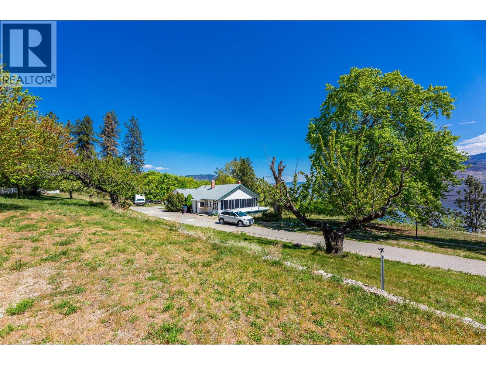 6488 Renfrew Road - 25