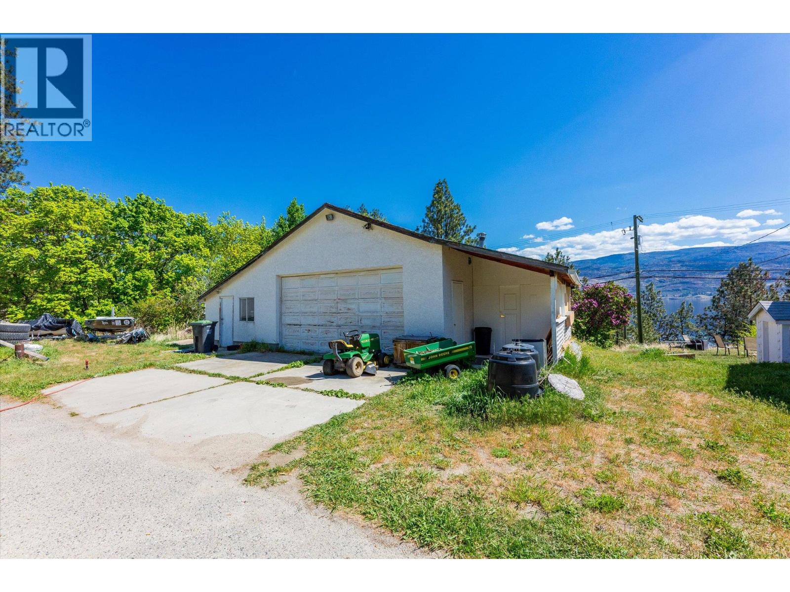 6488 Renfrew Road - 21