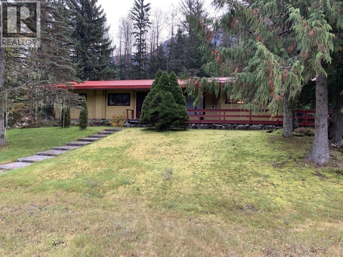 1014 RAILWAY STREET - 1