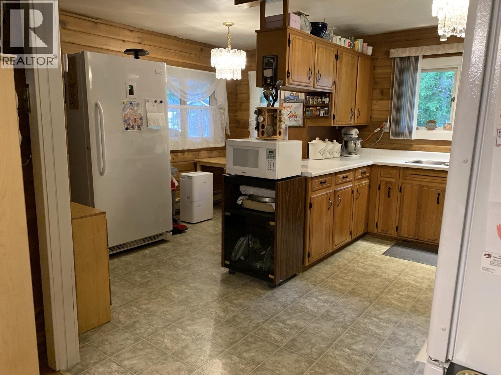 1014 RAILWAY STREET - 18