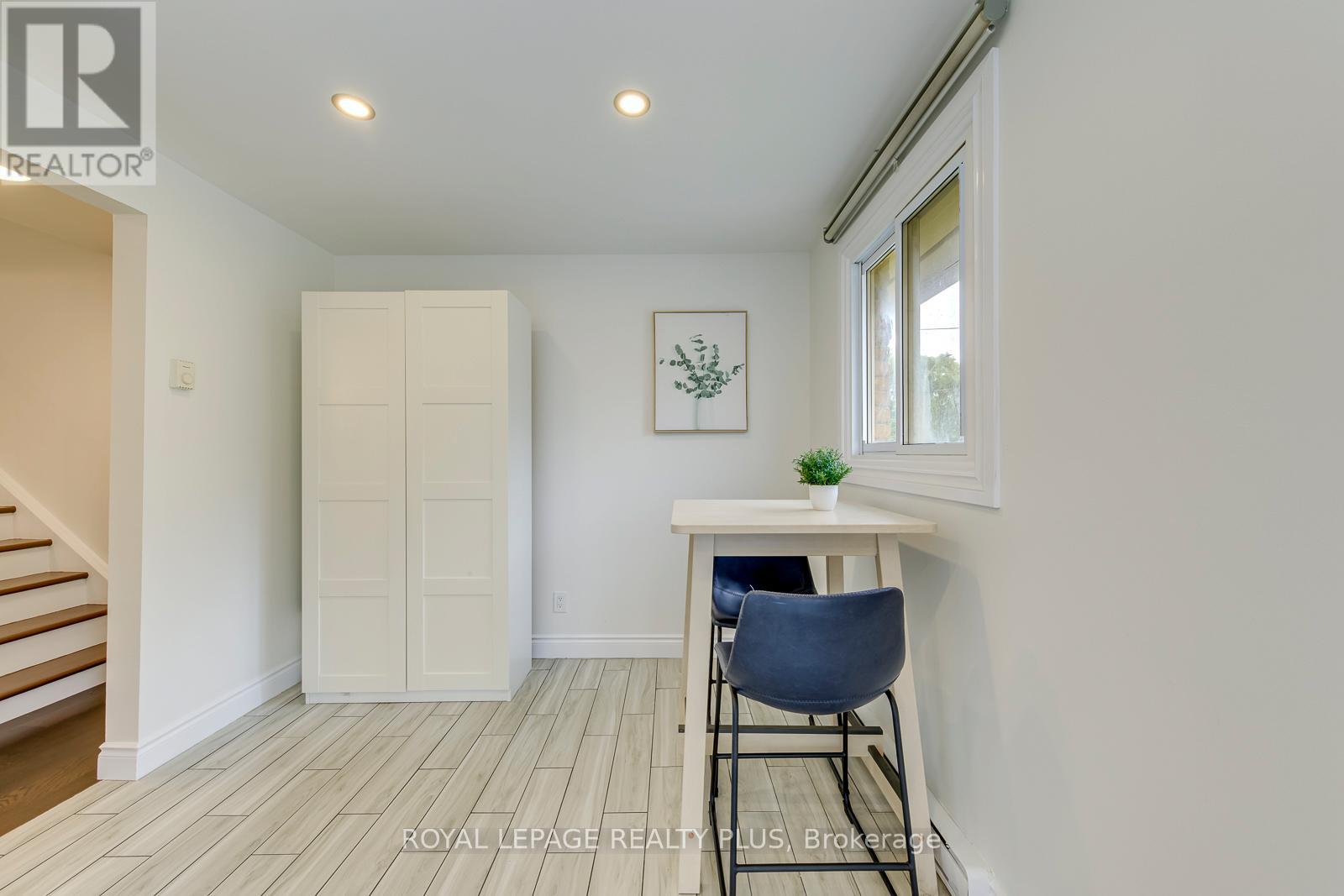 #1 640 RATHBURN ROAD E - 10