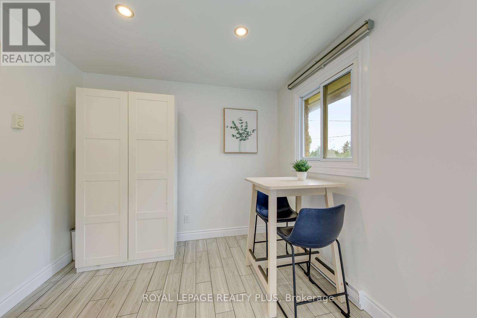 #1 640 RATHBURN ROAD E - 11