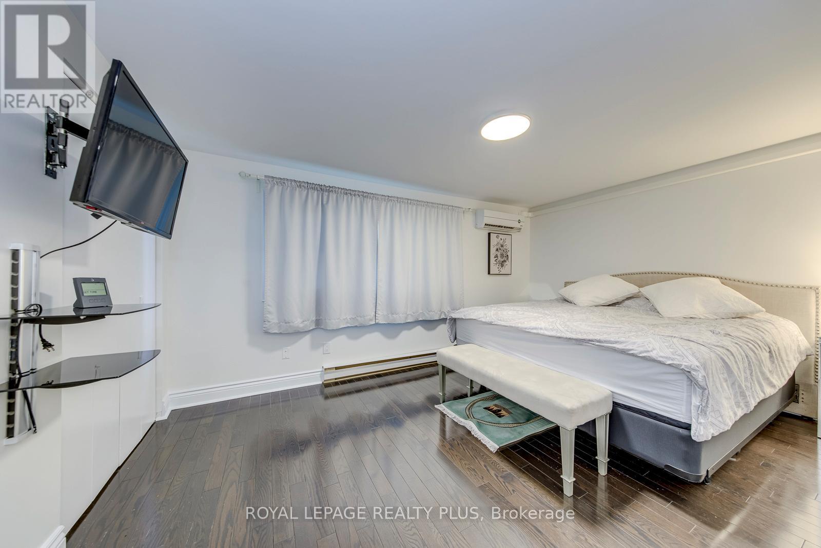 #1 640 RATHBURN ROAD E - 21
