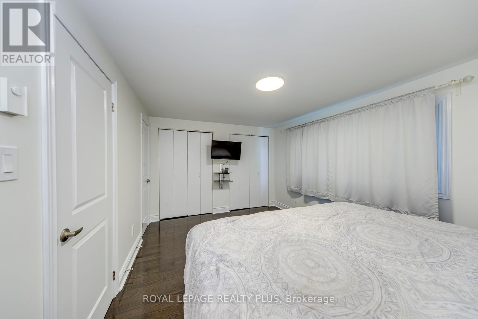 #1 640 RATHBURN ROAD E - 23